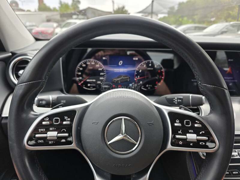 Mercedes Benz E 220 4maticKuplj.ovde