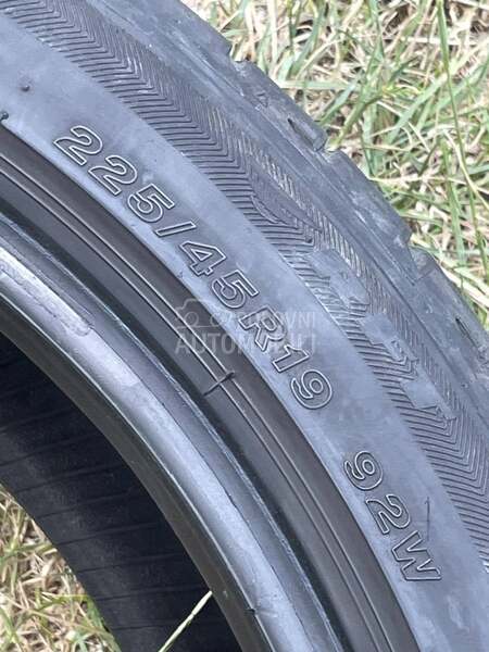 Bridgestone 225/45 R19 Letnja
