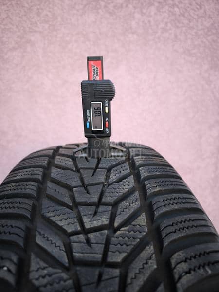 Hankook 235/65 R17 Zimska
