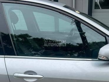 Staklo prednje desno za Renault Laguna od 2007. do 2015. god.