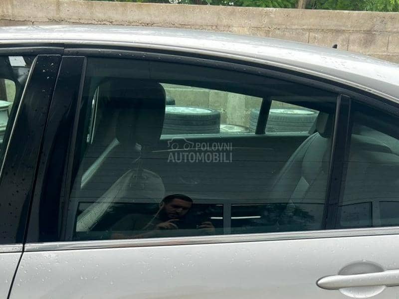 Staklo zadnje levo hečbek