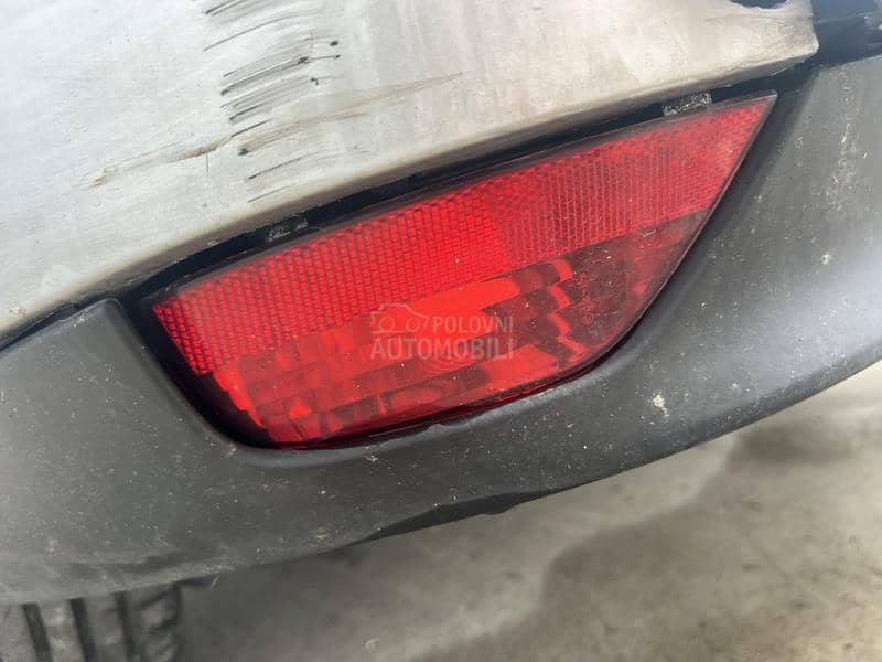 Maglenka zadnja desna hečbek