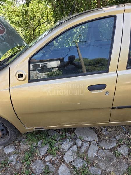 prednja leva vrata 4/5v