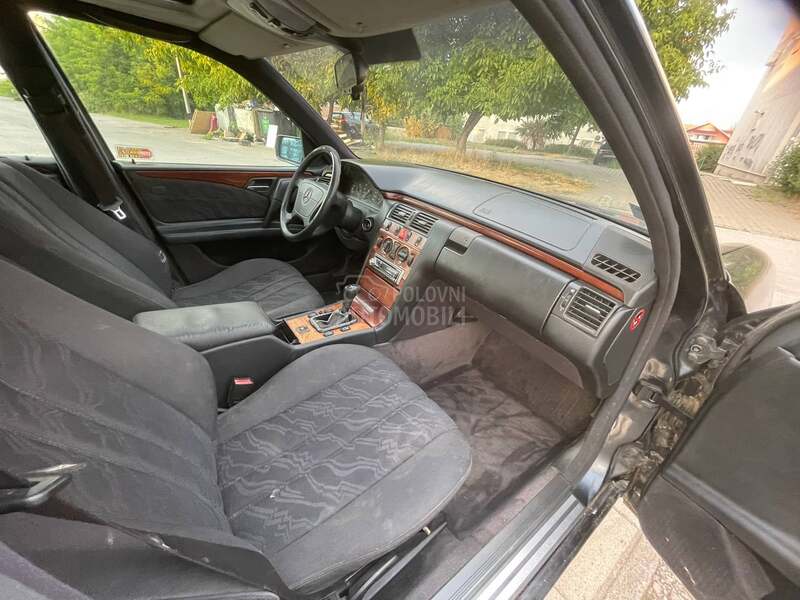 Mercedes Benz E 220 2.0d