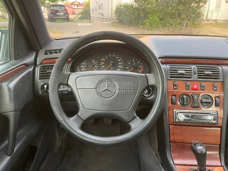 Mercedes Benz E 220 2.0d