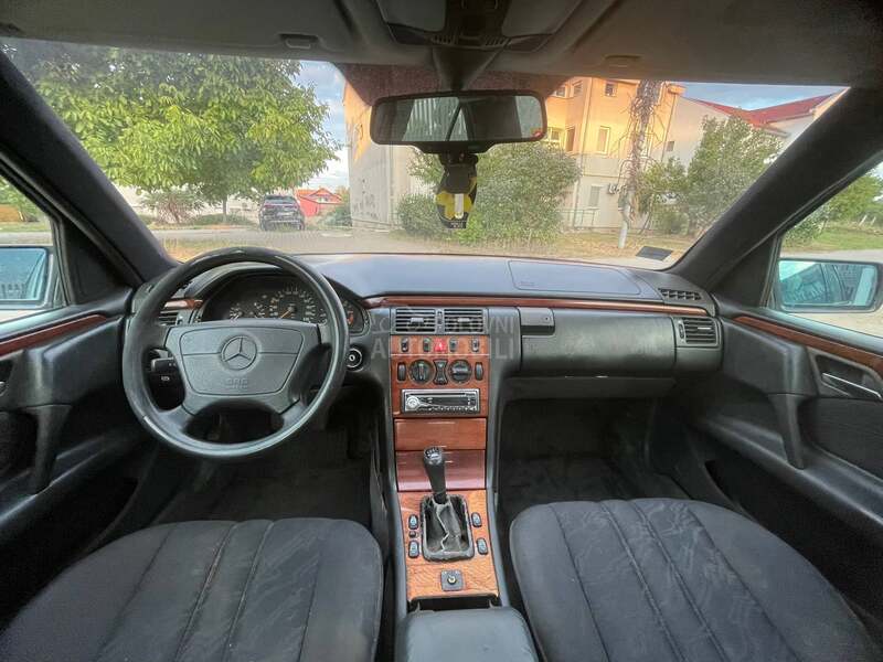 Mercedes Benz E 220 2.0d