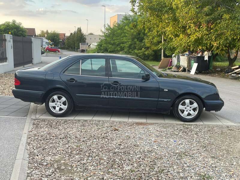 Mercedes Benz E 220 2.0d