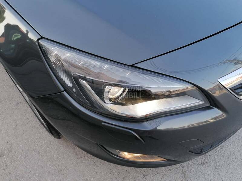 Opel Astra J 1.6i SPORT LINE CH