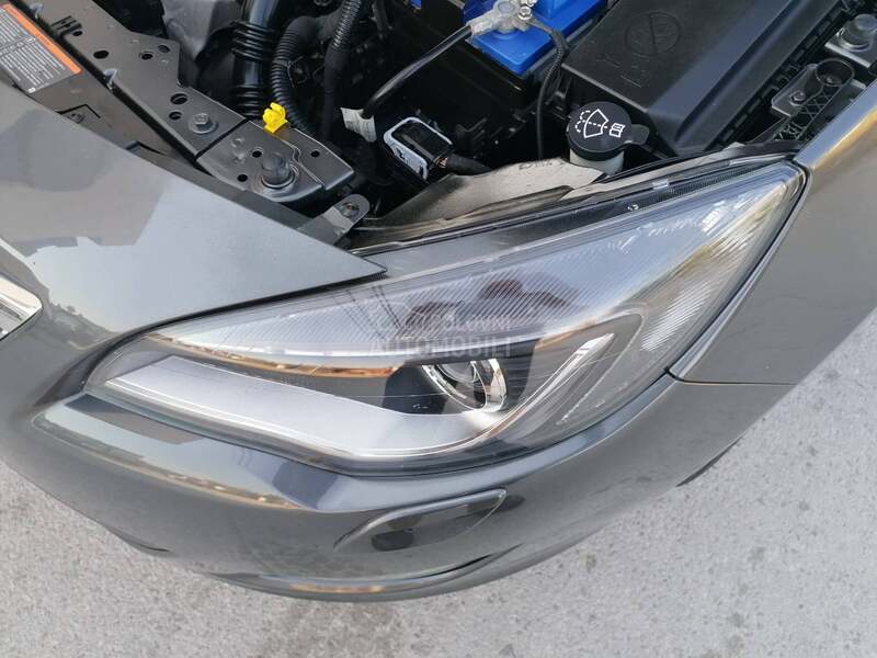 Opel Astra J 1.6i SPORT LINE CH