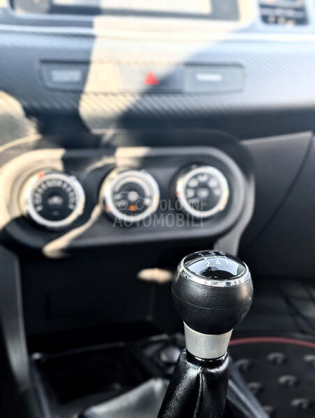 Mitsubishi Lancer INVITE