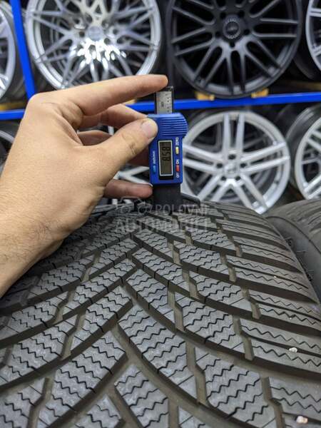 Firestone 235/35 R19 Zimska