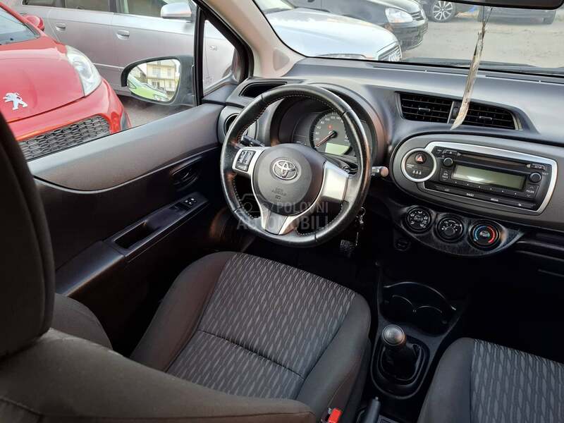 Toyota Yaris 1.0b clima alu 5vr