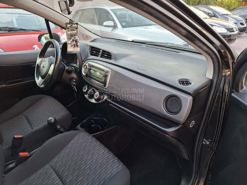 Toyota Yaris 1.0b clima alu 5vr