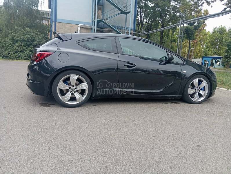 Opel Astra J OPC