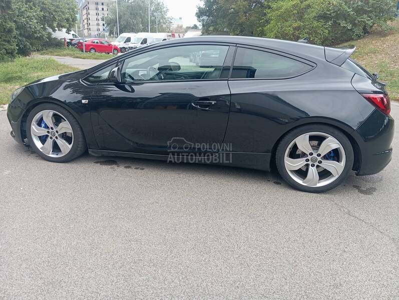 Opel Astra J OPC