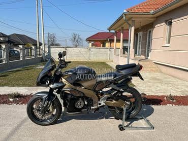 Aprilia RSV Tuono za auto
