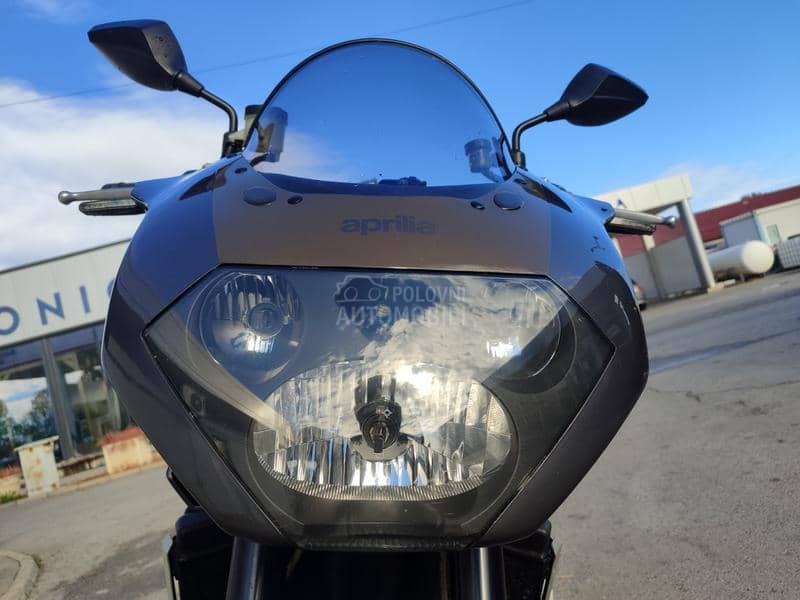 Aprilia RSV Tuono za auto