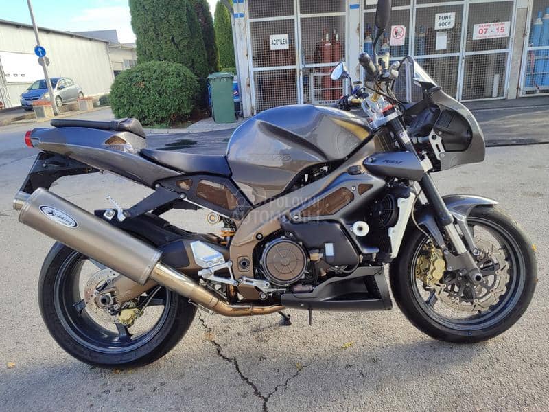 Aprilia RSV Tuono za auto