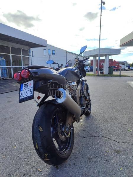 Aprilia RSV Tuono za auto