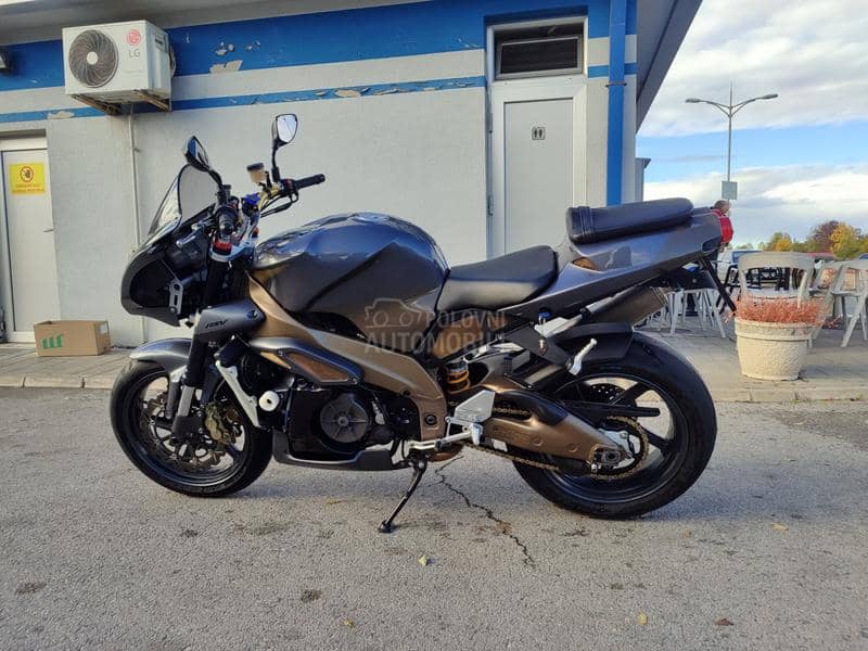 Aprilia RSV Tuono za auto