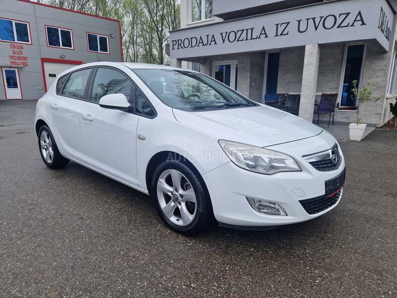 Opel Astra J O D L I C N A
