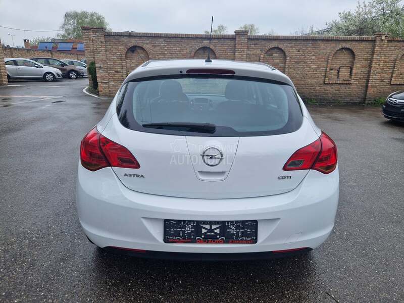 Opel Astra J O D L I C N A