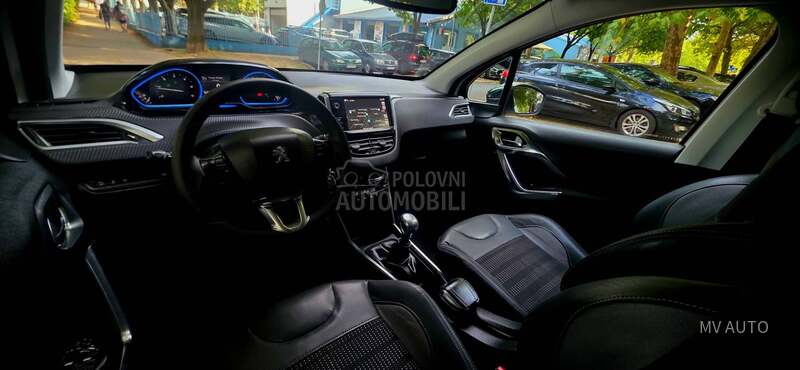 Peugeot 2008 1.6 114hpEHDI FELINE
