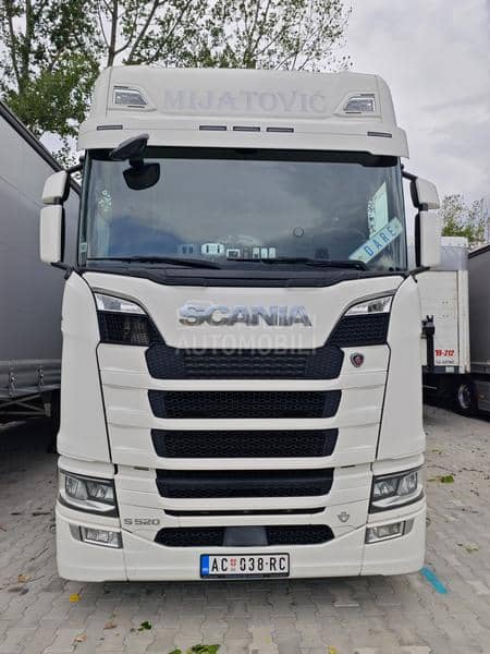 Scania S520 V8