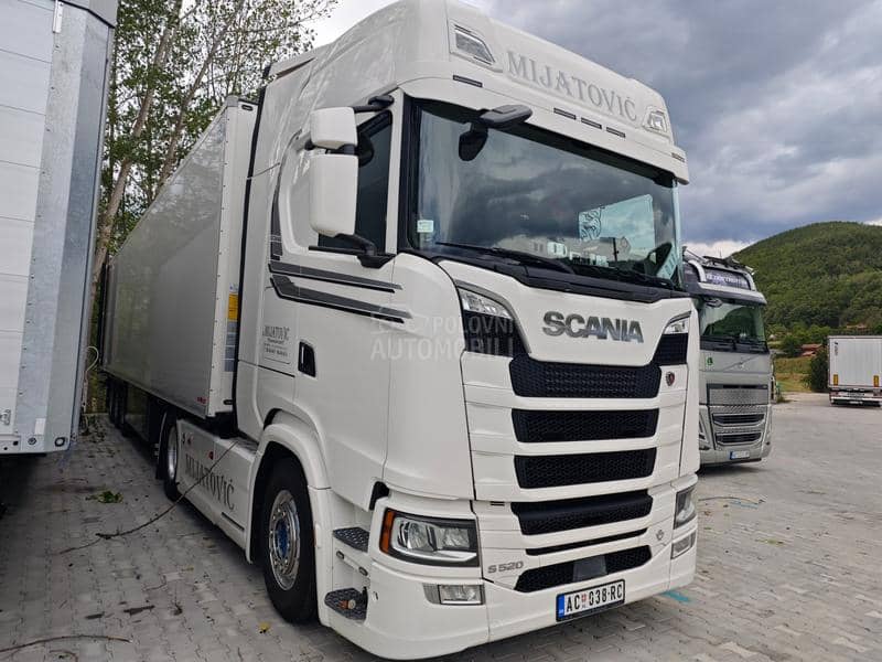 Scania S520 V8