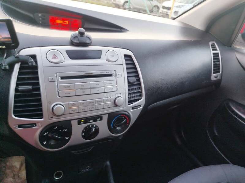 Hyundai i20 1.4i  u.v.o.z  C H