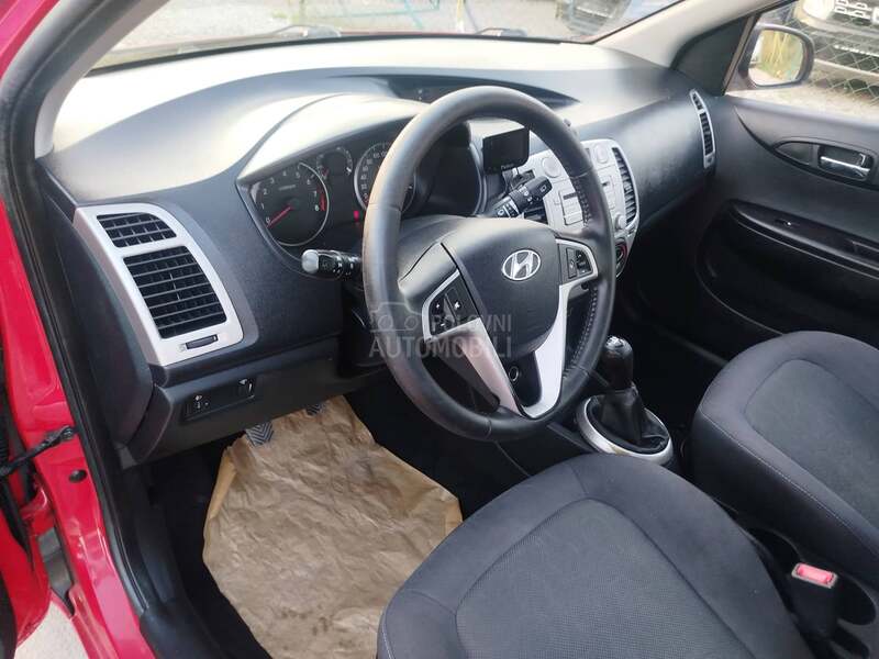 Hyundai i20 1.4i  u.v.o.z  C H