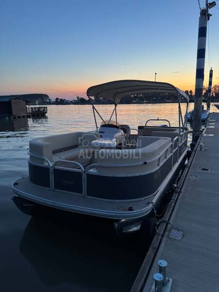 Suntracker Party Barge 21