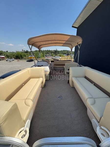 Suntracker Party Barge 21