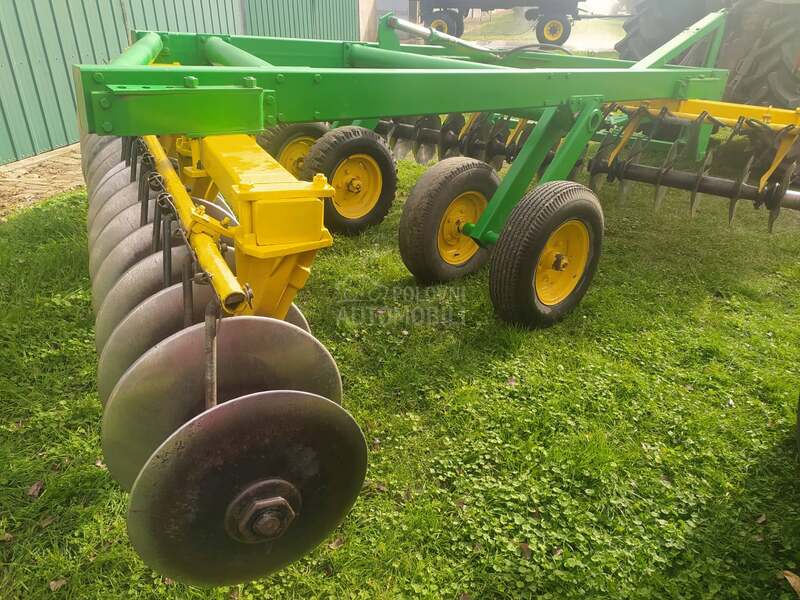 John Deere V tanjiraca
