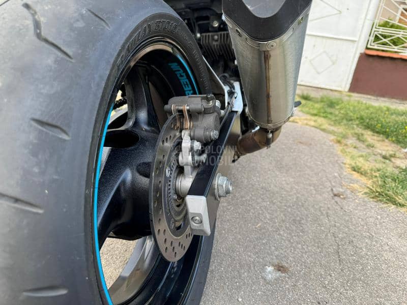 Suzuki GSR 750 Freegun