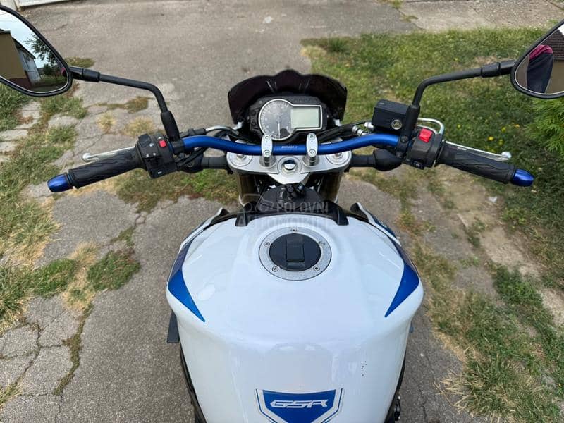 Suzuki GSR 750 Freegun