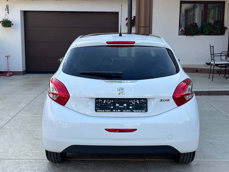Peugeot 208 1.2 /PANO//FABRIKA/