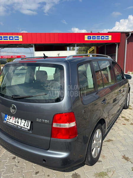 Volkswagen Touran 