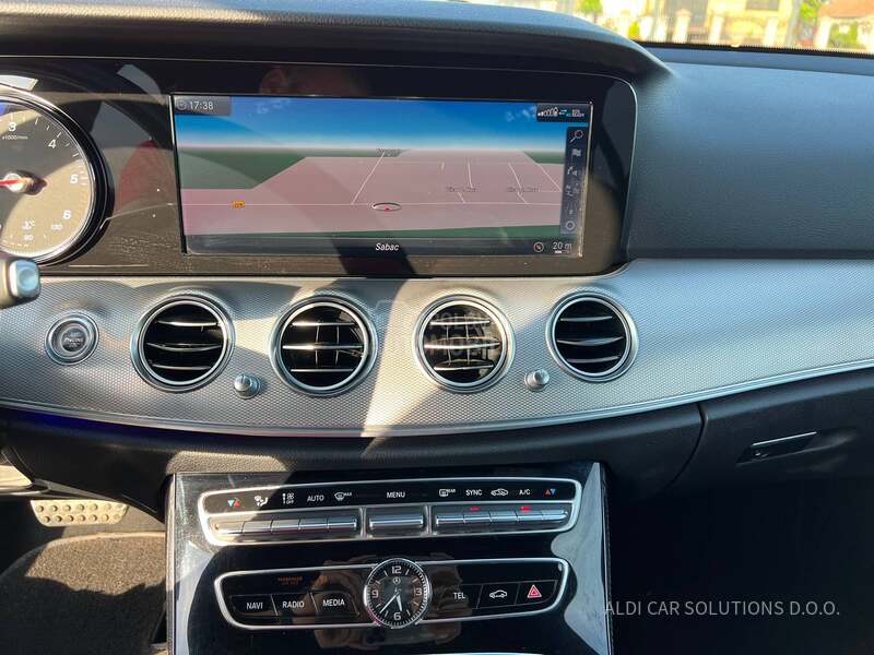 Mercedes Benz E 220 4 MATIC