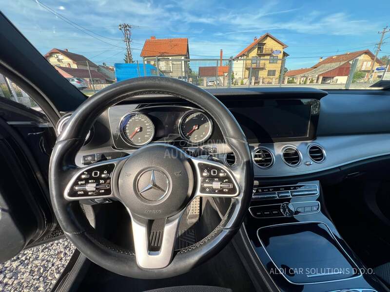 Mercedes Benz E 220 4 MATIC