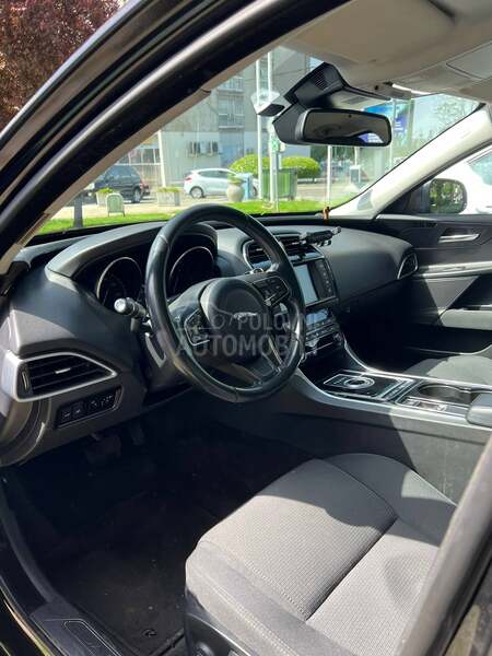 Jaguar XE 