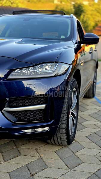 Jaguar F pace R-Sport virtual