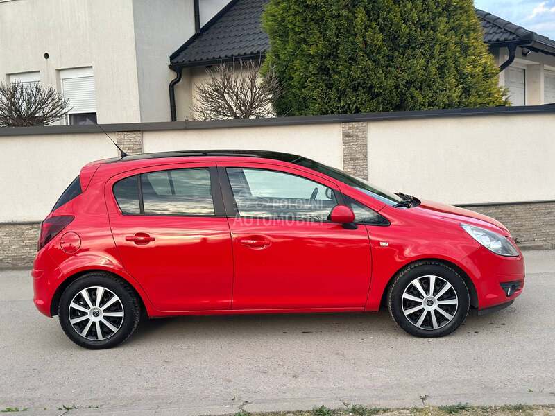 Opel Corsa D 1.4  SPORT CH