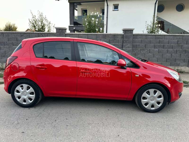 Opel Corsa D 1.4  SPORT CH