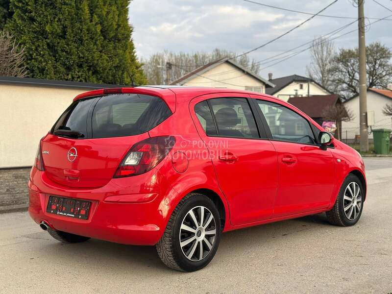 Opel Corsa D 1.4  SPORT CH