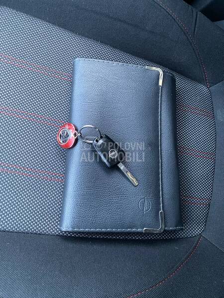 Opel Corsa D 1.4  SPORT CH