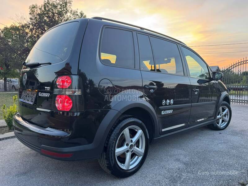 Volkswagen Touran 1.4TSI CROSS CH NOV