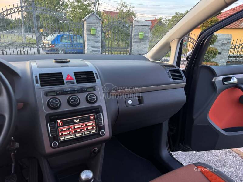 Volkswagen Touran 1.4TSI CROSS CH NOV