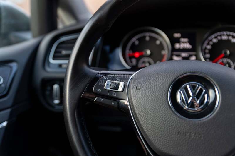 Volkswagen Golf 7 1.6TDI/HIGHLINE