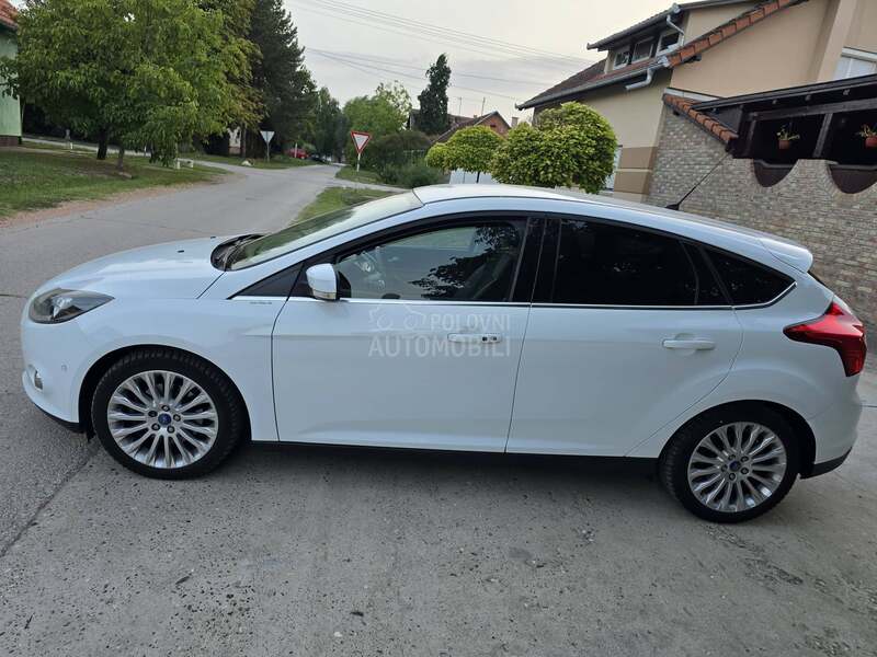 Ford Focus 1,6b Titanium x